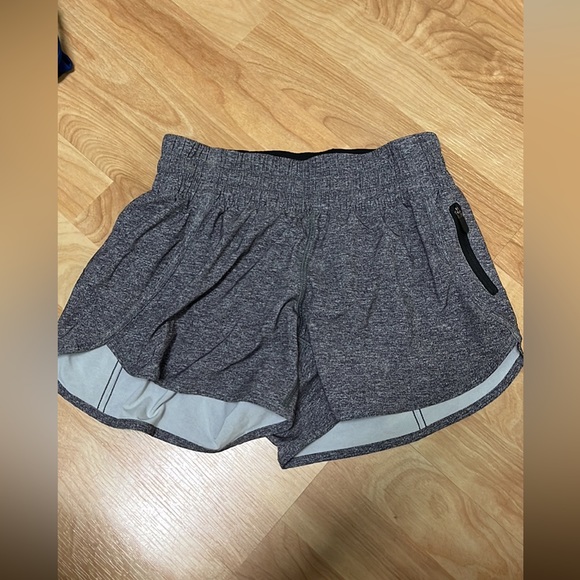 Lululemon tracker shorts (dark gray) size 6 - Picture 1 of 3